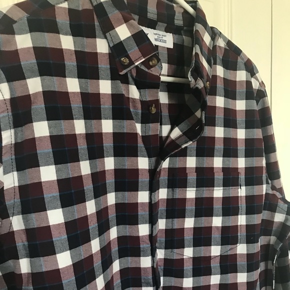 Old Navy Plaid Slim Fit Button Down Shirt - Picture 2 of 6